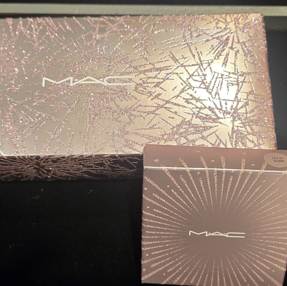 MAC Cosmetic Set in Pink and Gold